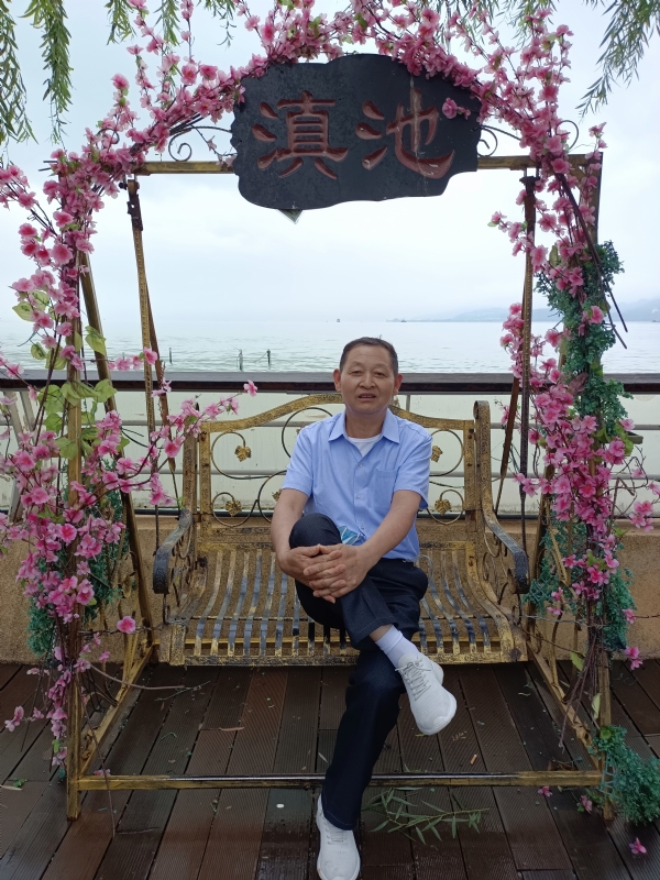 奋斗的第二张照片--灵璧闪婚服务中心